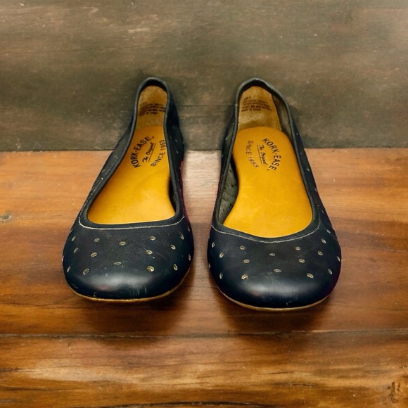 KORK-EASE SHOES PERFORATED NAVY LEATHER BALLET FLATS SIZE 6 KORK EASE - Picture 1 of 6